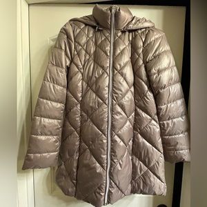 LIKE NEW Andrew Marc Long Puffer Jacket with Hood and Side Zipper Pockets